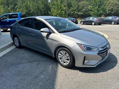 Used 2020 Hyundai Elantra SE FWD image 3
