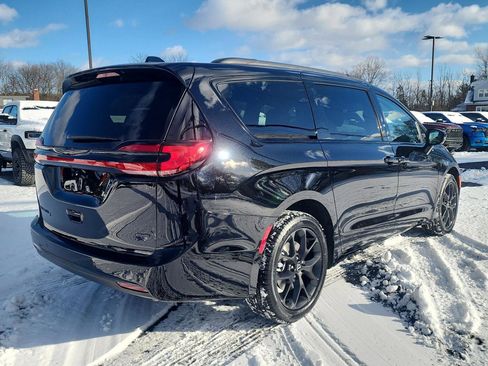 New 2026 Chrysler Pacifica Select w/ S Appearance Package image 5