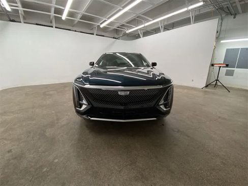 Certified 2025 Cadillac Lyriq Luxury image 9