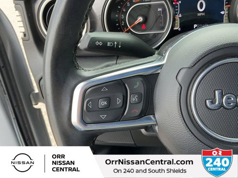 Used 2022 Jeep Wrangler Unlimited Sahara AWD/4WD image 19