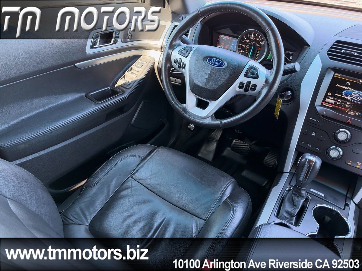 Used 2015 Ford Explorer XLT w/ Equipment Group 202A FWD image 16