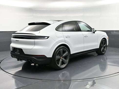 Certified 2024 Porsche Cayenne Coupe AWD/4WD image 8