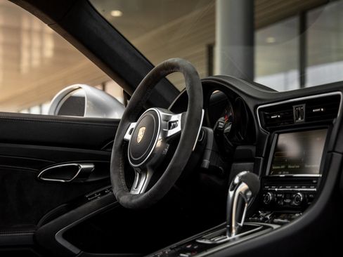 Certified 2016 Porsche 911 GT3 RWD image 40