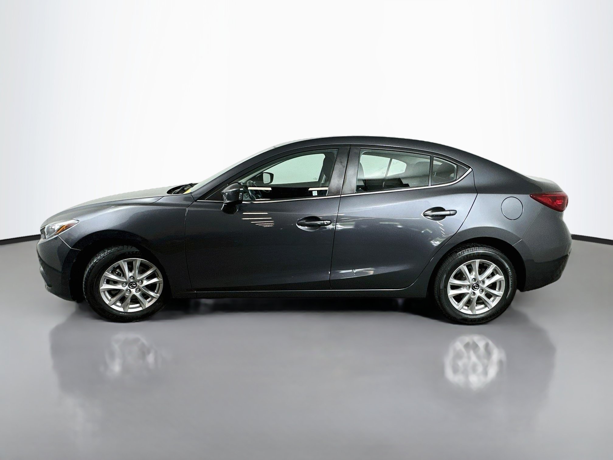 Used 2016 MAZDA MAZDA3 i Sport w/ Preferred Equipment Package FWD image 4