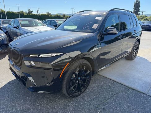 Used 2025 BMW X7 xDrive40i w/ Executive Package image 2