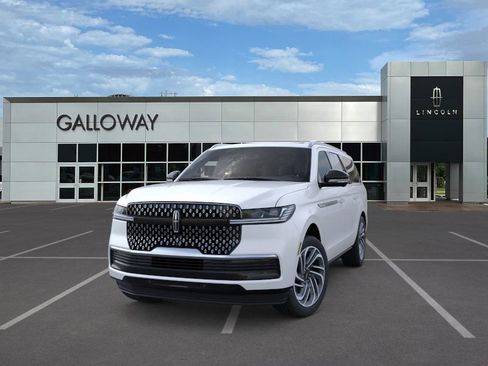 New 2025 Lincoln Navigator L Reserve AWD/4WD image 2