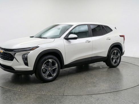 Used 2025 Chevrolet Blazer LT image 3