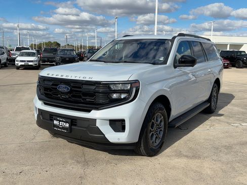 Used 2025 Ford Expedition Max Active image 9