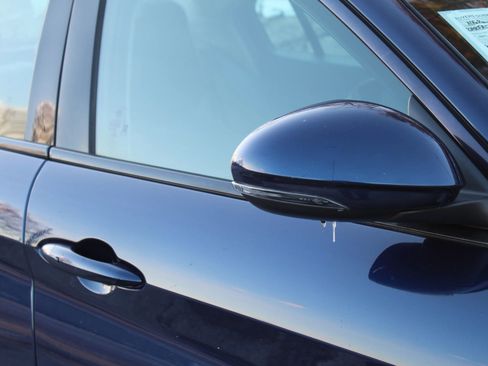 Used 2017 Alfa Romeo Giulia Sedan 4D image 33