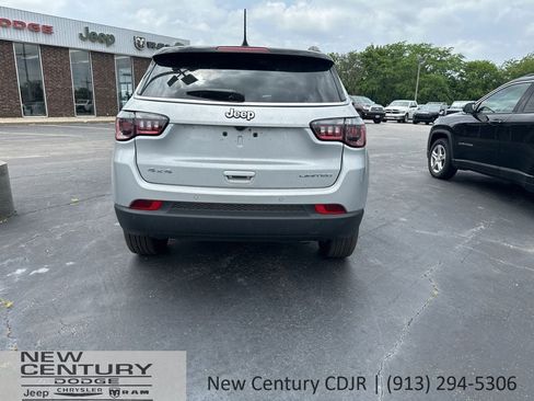 Used 2025 Jeep Compass Limited AWD/4WD image 4