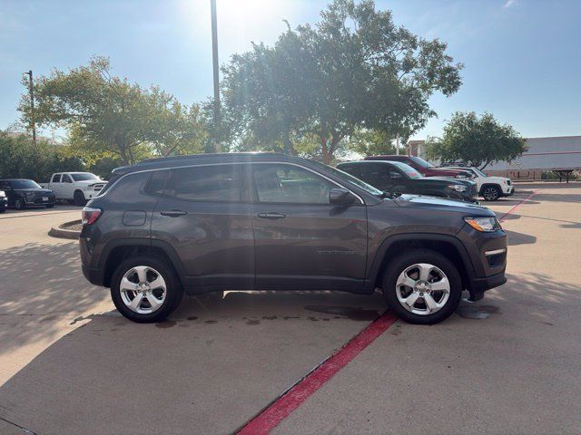 Used 2019 Jeep Compass Latitude w/ Popular Equipment Group AWD/4WD image 4
