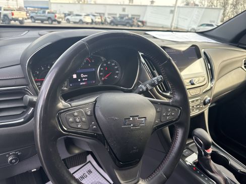 Used 2022 Chevrolet Equinox RS w/ Infotainment Package image 11