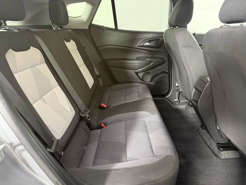 Used 2024 Chevrolet Trax LS w/ LS Convenience Package FWD image 13