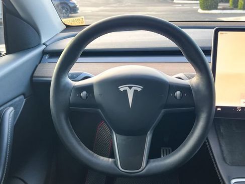 Used 2022 Tesla Model Y Performance image 17
