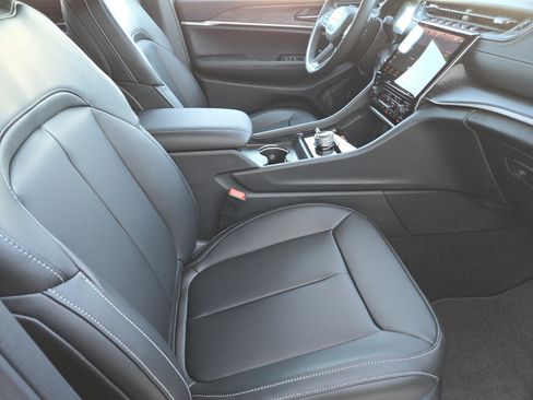 New 2025 Jeep Grand Cherokee L Limited w/ Black Appearance Package image 12