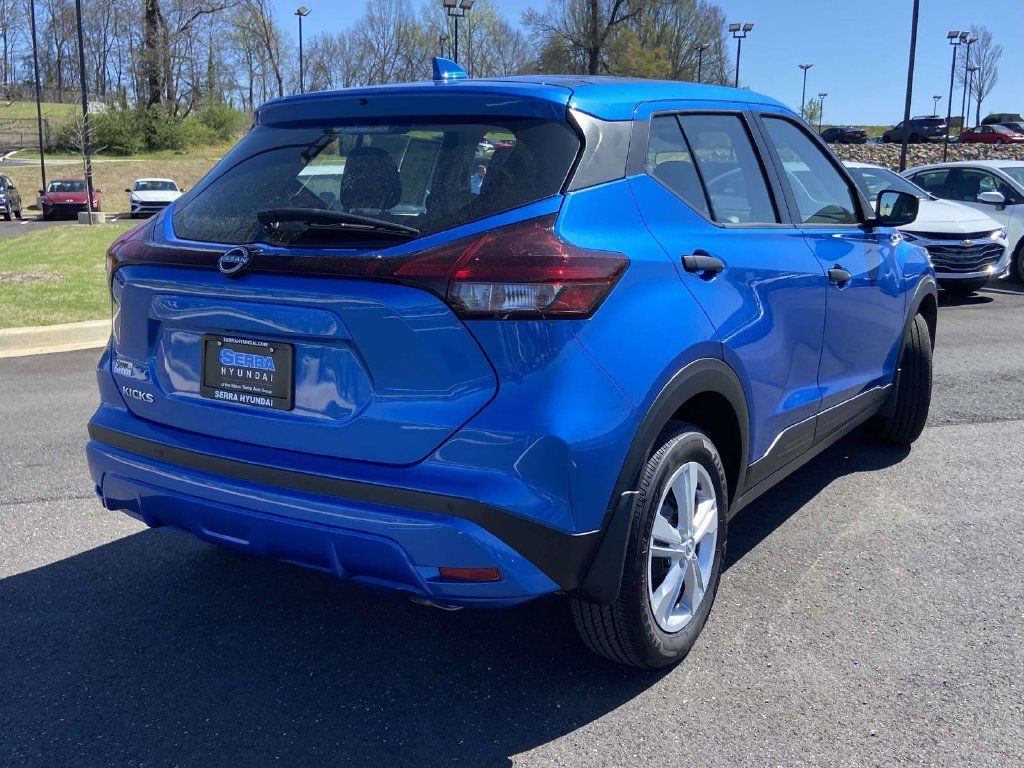 Used 2025 Nissan Kicks Play S FWD image 3