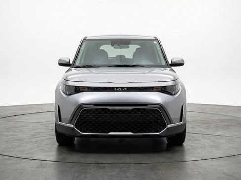 Used 2025 Kia Soul LX w/ LX Technology Package image 2