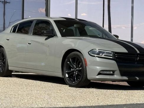 Used 2017 Dodge Charger SXT w/ Blacktop Package RWD image 16