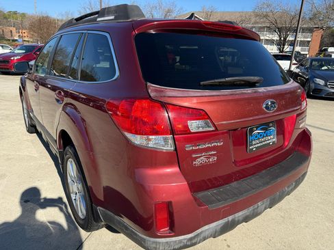 Used 2011 Subaru Outback 2.5i Limited w/ PWR Moonroof Pkg image 3