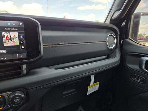 New 2026 Jeep Wrangler Unlimited Sahara AWD/4WD image 32