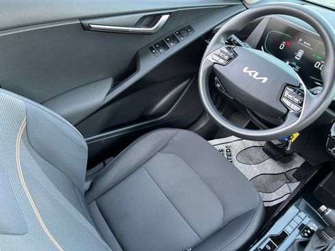Used 2023 Kia Niro LX FWD image 16