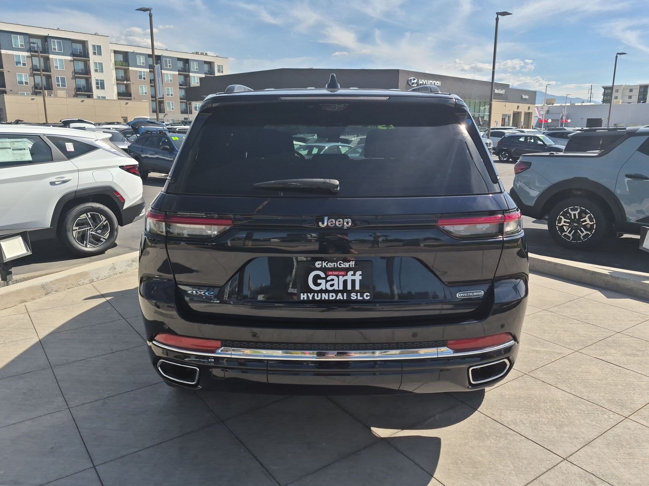 Used 2023 Jeep Grand Cherokee Overland w/ Luxury Tech Group IV AWD/4WD image 5