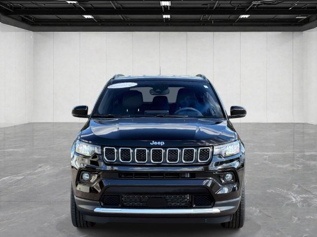 Used 2023 Jeep Compass Limited AWD/4WD image 2
