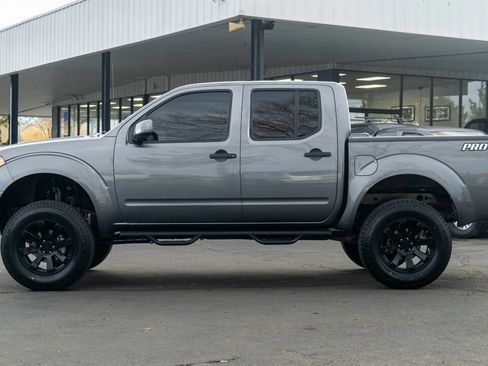 Used 2019 Nissan Frontier PRO-4X image 3