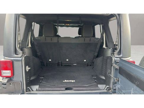 Used 2017 Jeep Wrangler Unlimited Sahara w/ Max Tow Package AWD/4WD image 11