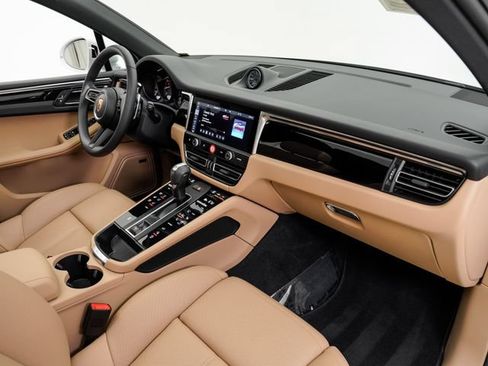 Certified 2026 Porsche Macan AWD/4WD image 25