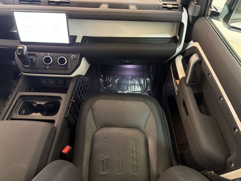 Used 2022 Land Rover Defender 110 X-Dynamic SE AWD/4WD image 27