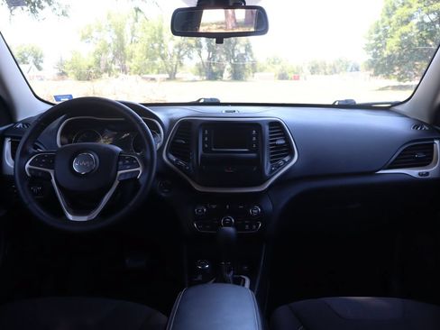 Used 2016 Jeep Cherokee Latitude AWD/4WD image 16