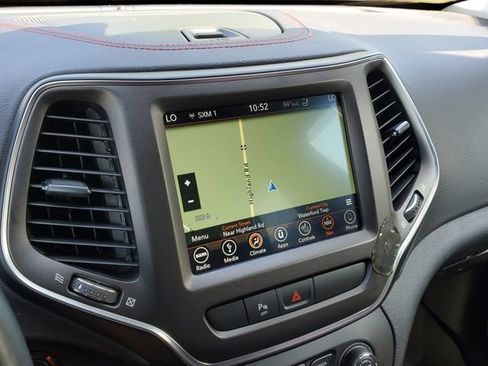Used 2019 Jeep Cherokee Trailhawk AWD/4WD image 30