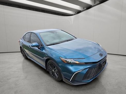 Used 2026 Toyota Camry SE w/ Multimedia Upgrade Package FWD image 7
