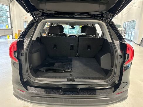 Used 2024 GMC Terrain SLE image 31