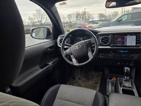 Used 2022 Toyota Tacoma TRD Sport image 14