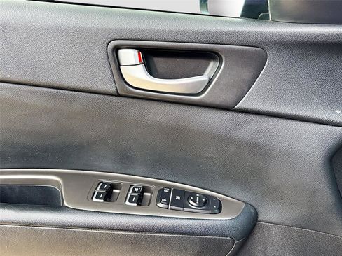 Used 2019 Kia Optima LX image 16