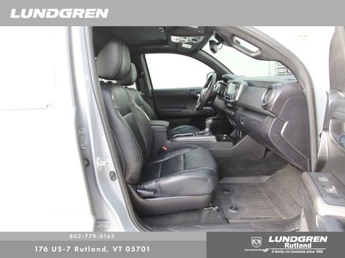 Used 2021 Toyota Tacoma TRD Off-Road image 9
