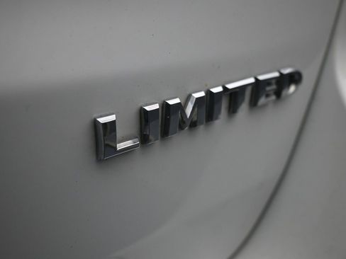 Used 2022 Jeep Grand Cherokee Limited AWD/4WD image 31