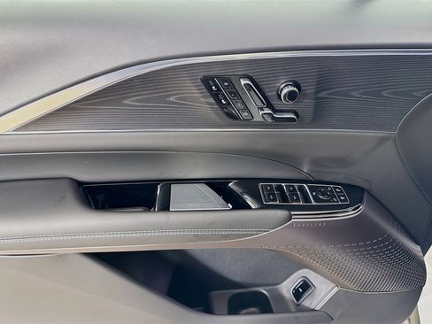 Used 2025 Cadillac Lyriq Sport image 18