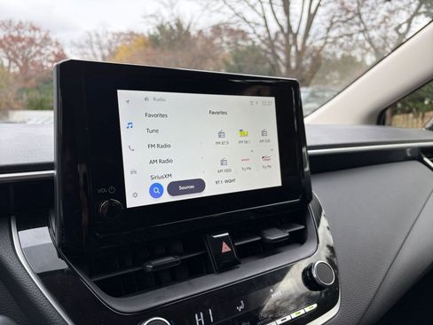 Used 2025 Toyota Corolla LE image 21