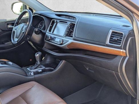 Used 2018 Toyota Highlander Limited Platinum image 22
