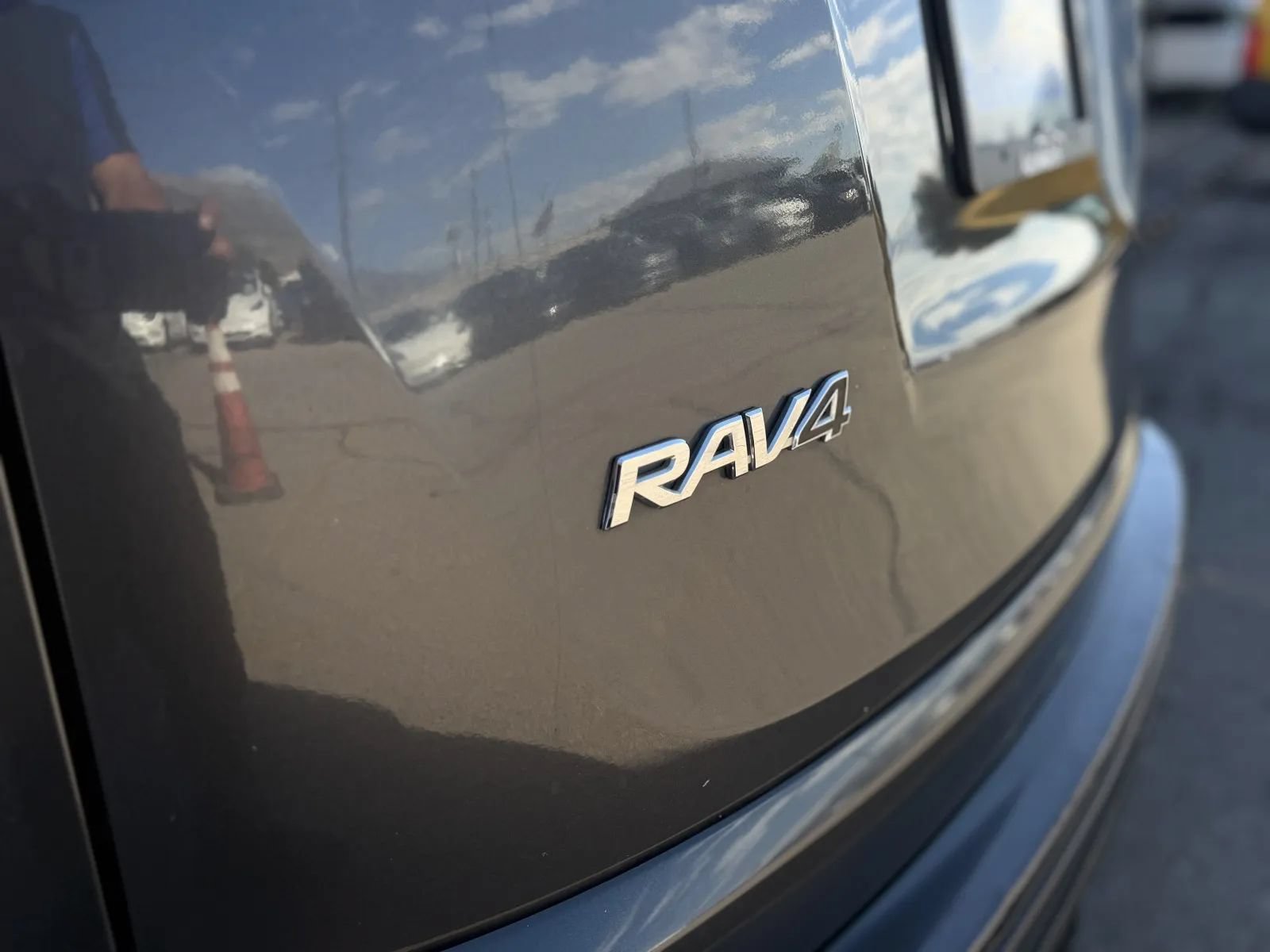 Used 2018 Toyota RAV4 XLE AWD/4WD image 37