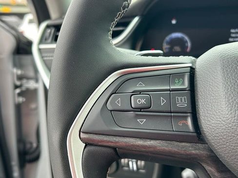 Certified 2024 Jeep Grand Cherokee Limited w/ Luxury Tech Group II image 30