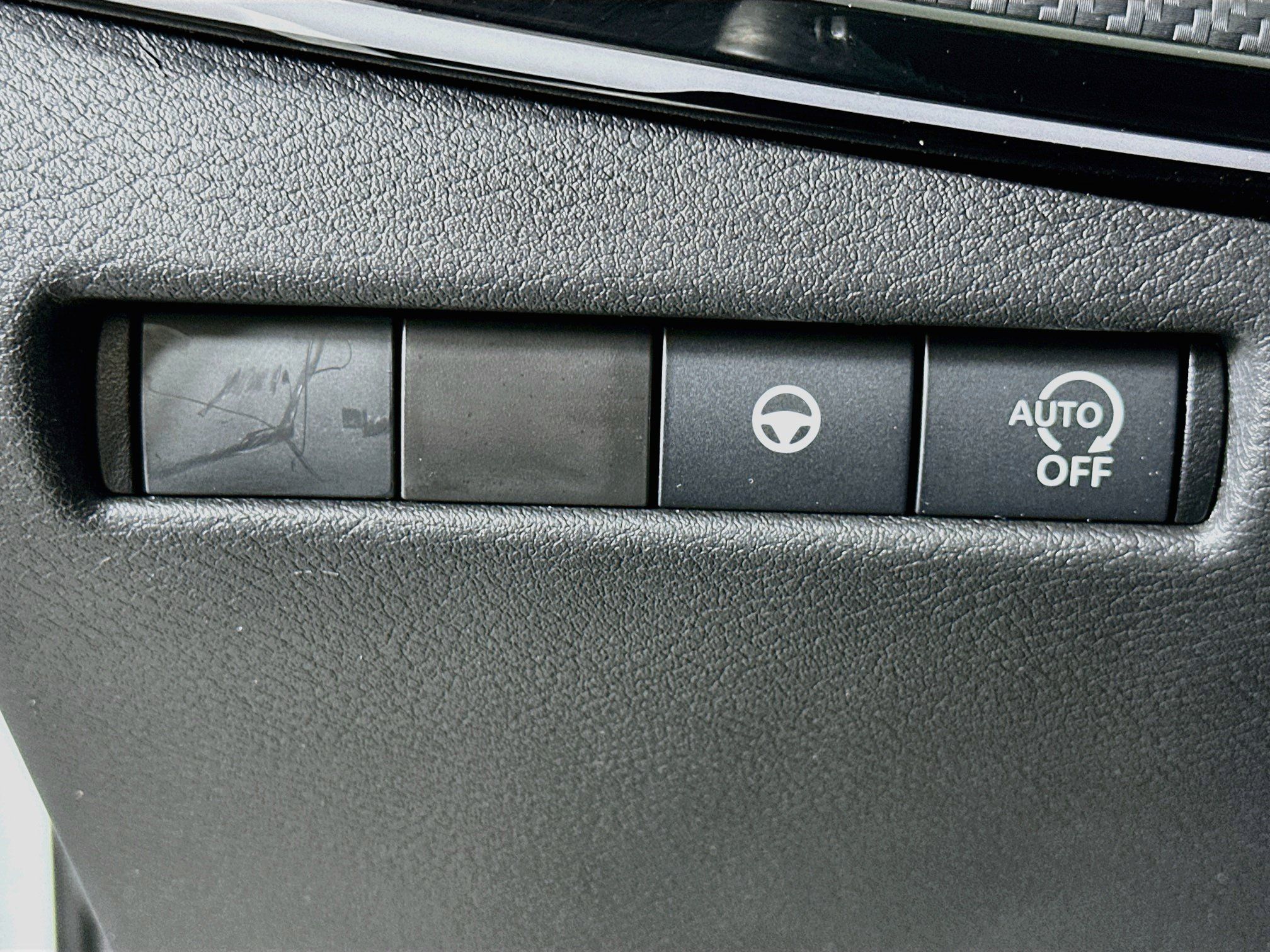 Used 2025 Nissan Kicks SR FWD image 17