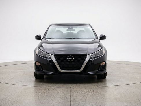 Used 2025 Nissan Altima 2.5 SV FWD image 2