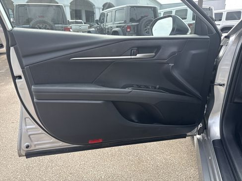 Used 2025 Toyota Camry LE FWD image 10