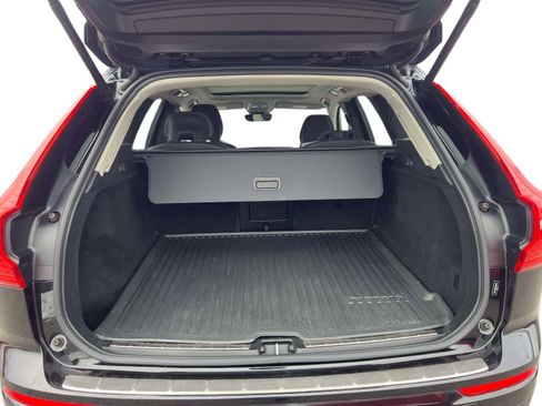 Used 2023 Volvo XC60 B5 Plus image 8