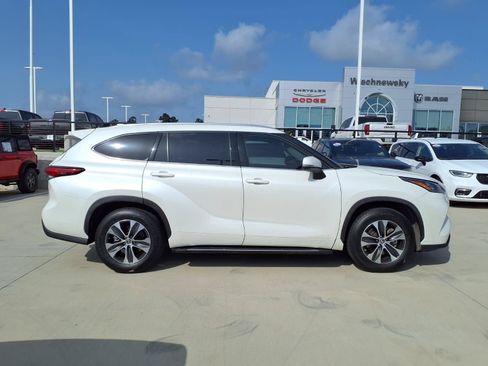 Used 2020 Toyota Highlander XLE FWD image 5