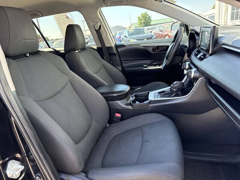 Used 2021 Toyota RAV4 LE AWD/4WD image 21